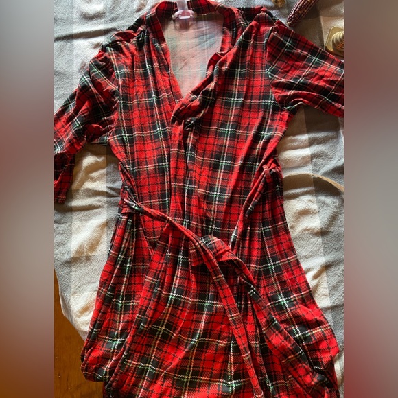 3 piece pajama set including shorts, adjustable strap cami and robe - Picture 4 of 6